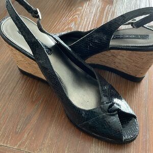 Bandolino Black Platform Sandals Size 8.5  Textured Leather Peep Toe RetroVibe